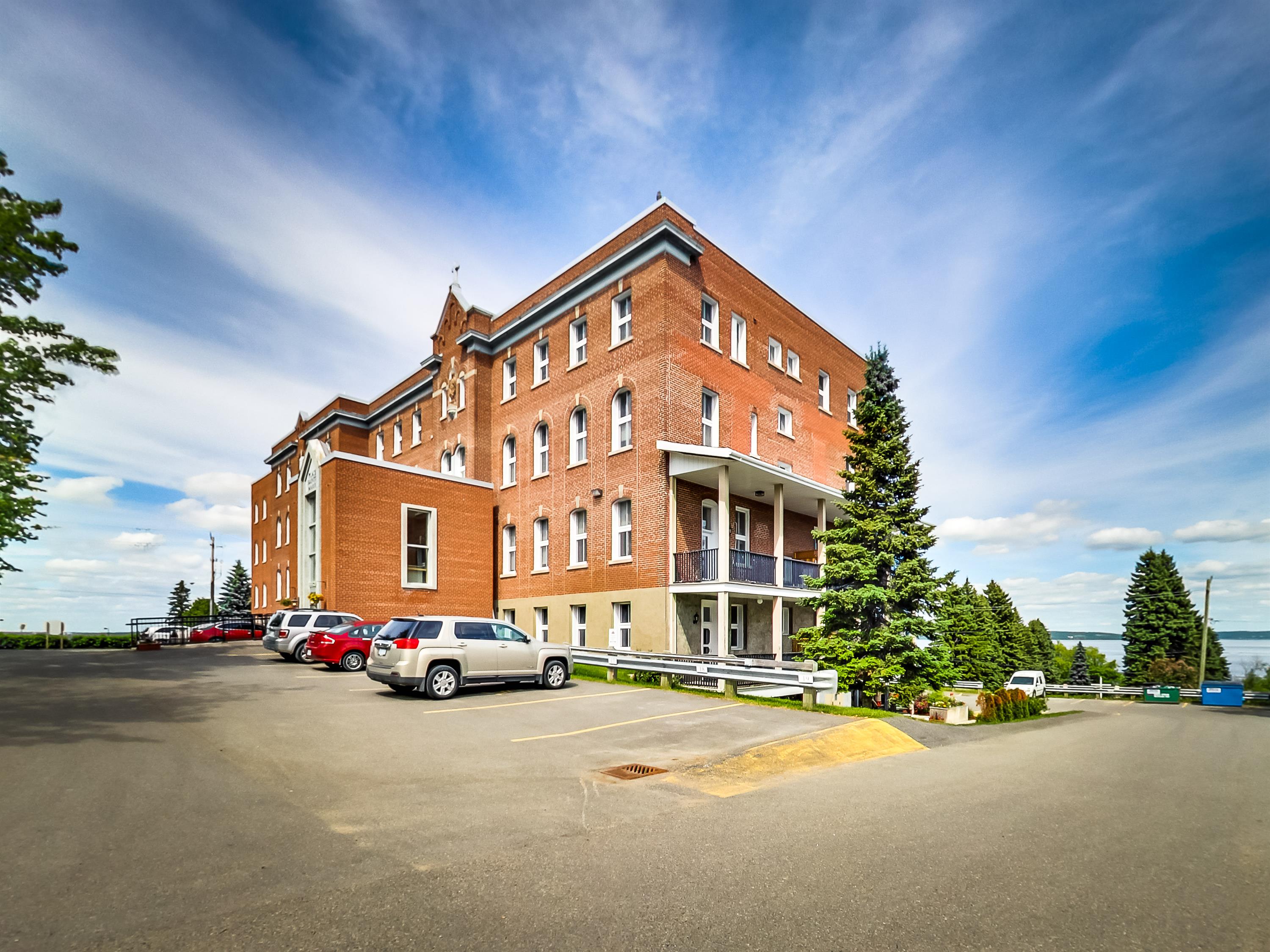 367 Sutherland Way - 305